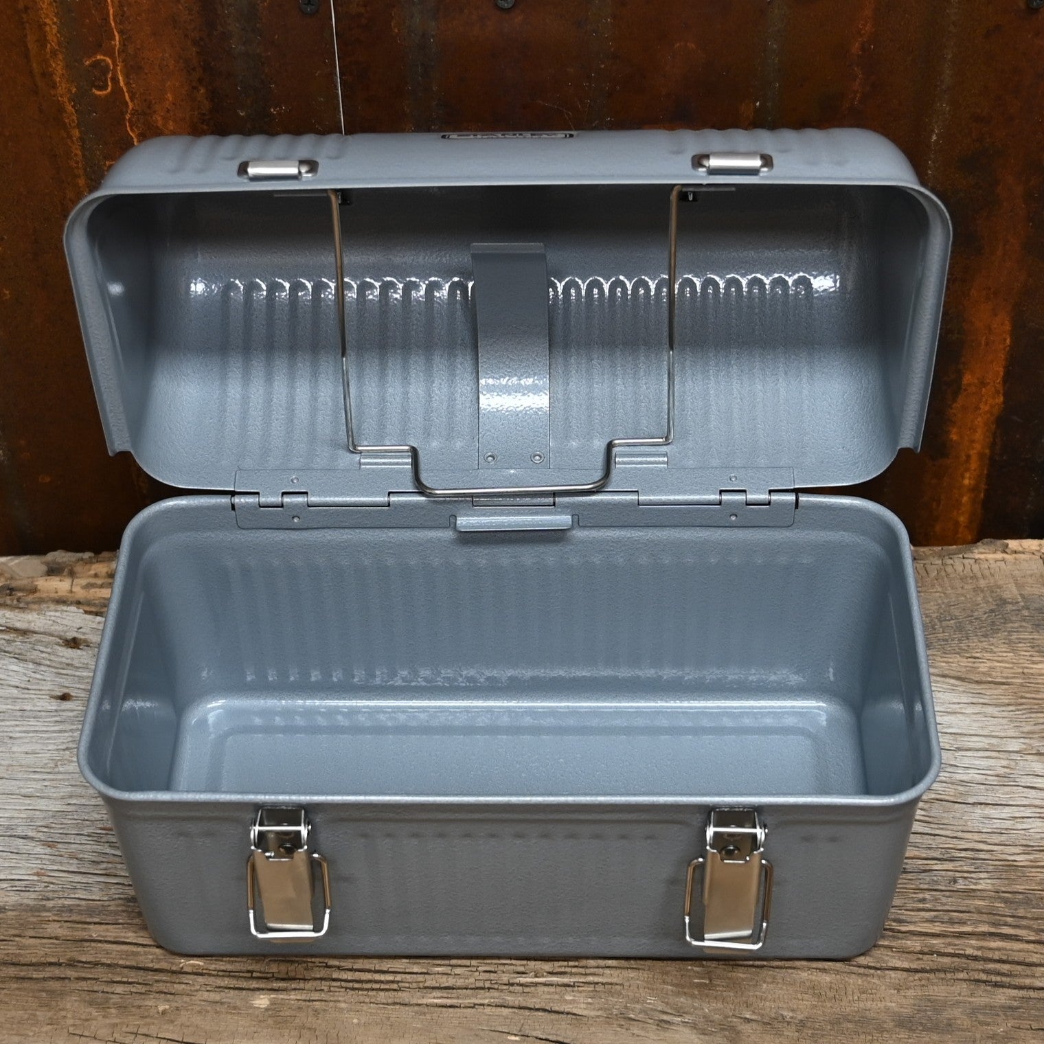 Stanley Classic 10 QT Lunch Box in Hammertone Silver with metal latches