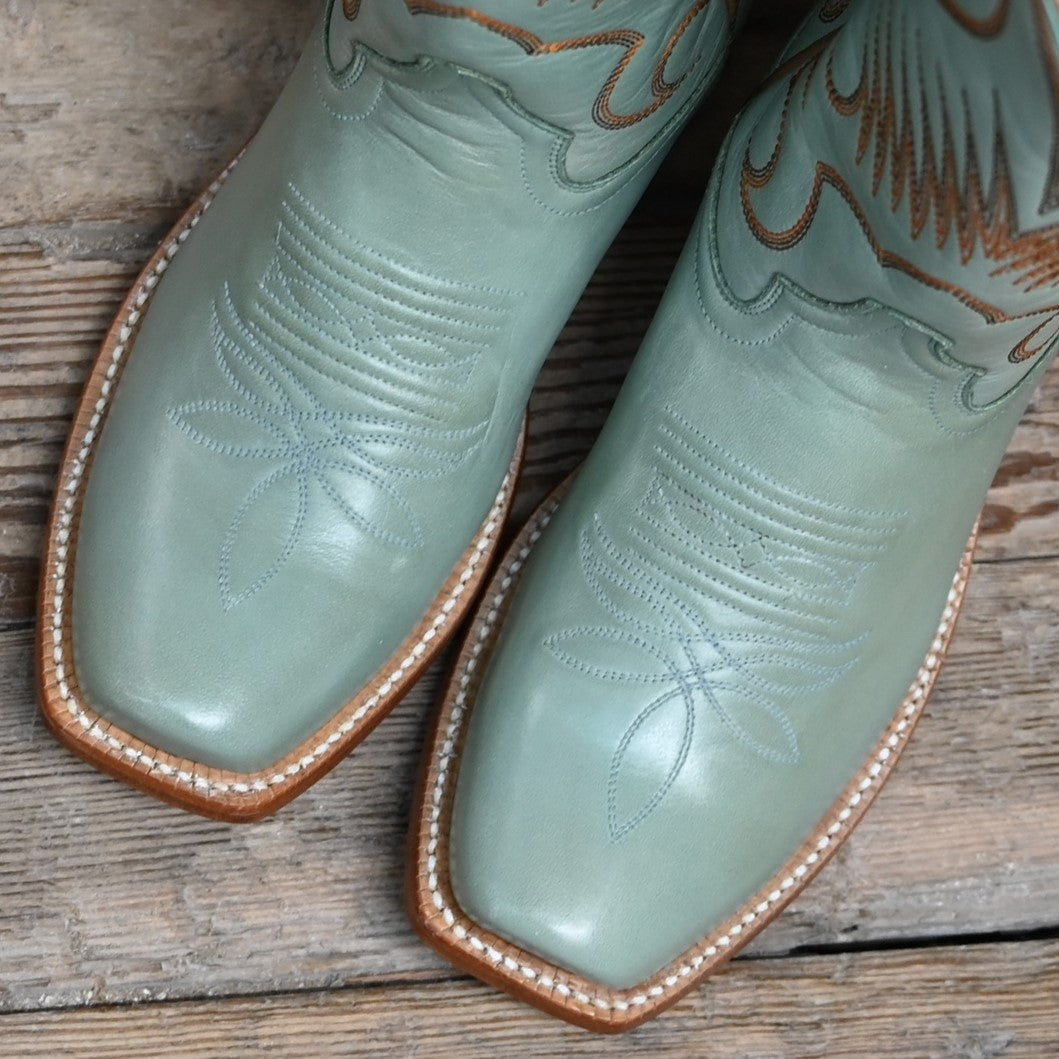 View of Hyer LEAWOOD 13" boots showcasing Robin&