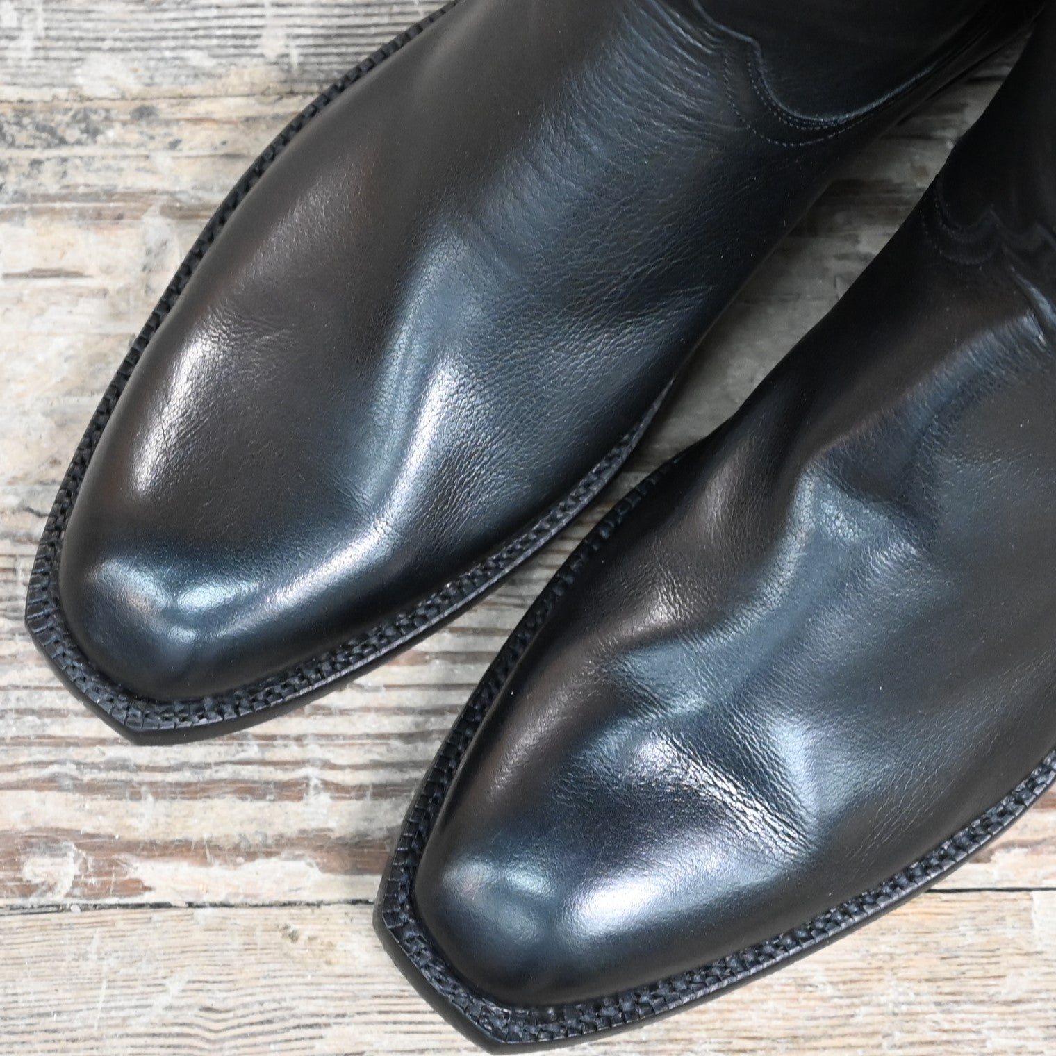 Lucchese Men’s 10-inch Florence Buffalo calf leather boot with black collar and scalloped shaft