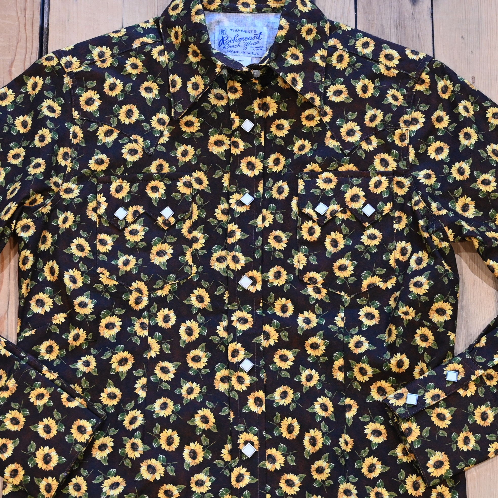 Rockmount ladies vintage brown sunflower print western shirt with diamond snaps and sawtooth pockets