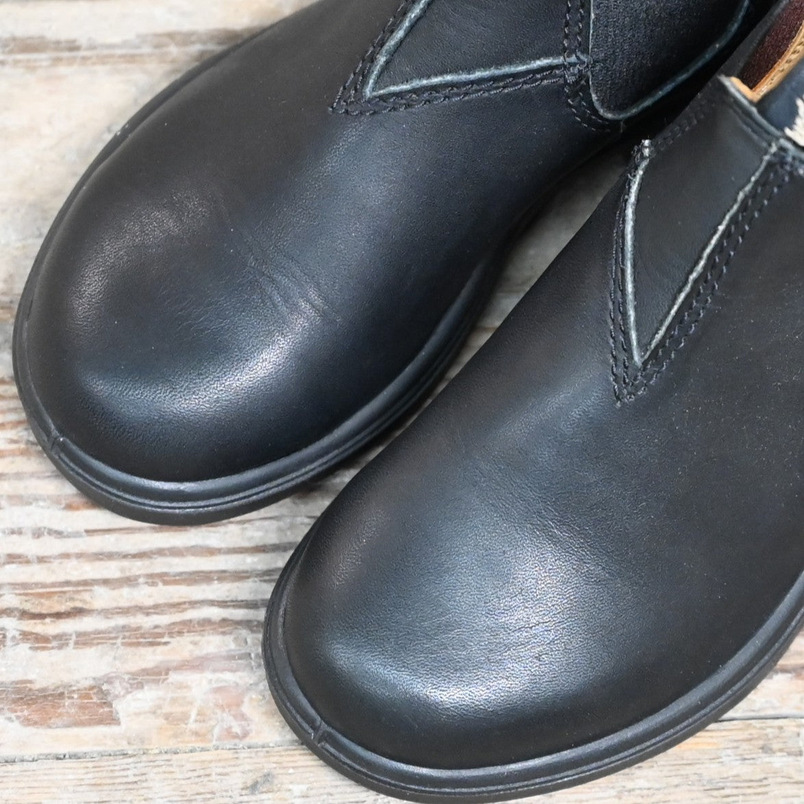 Youth Blundstone Slip On Chelsea boot in black leather with elastic side panels and pull tabs