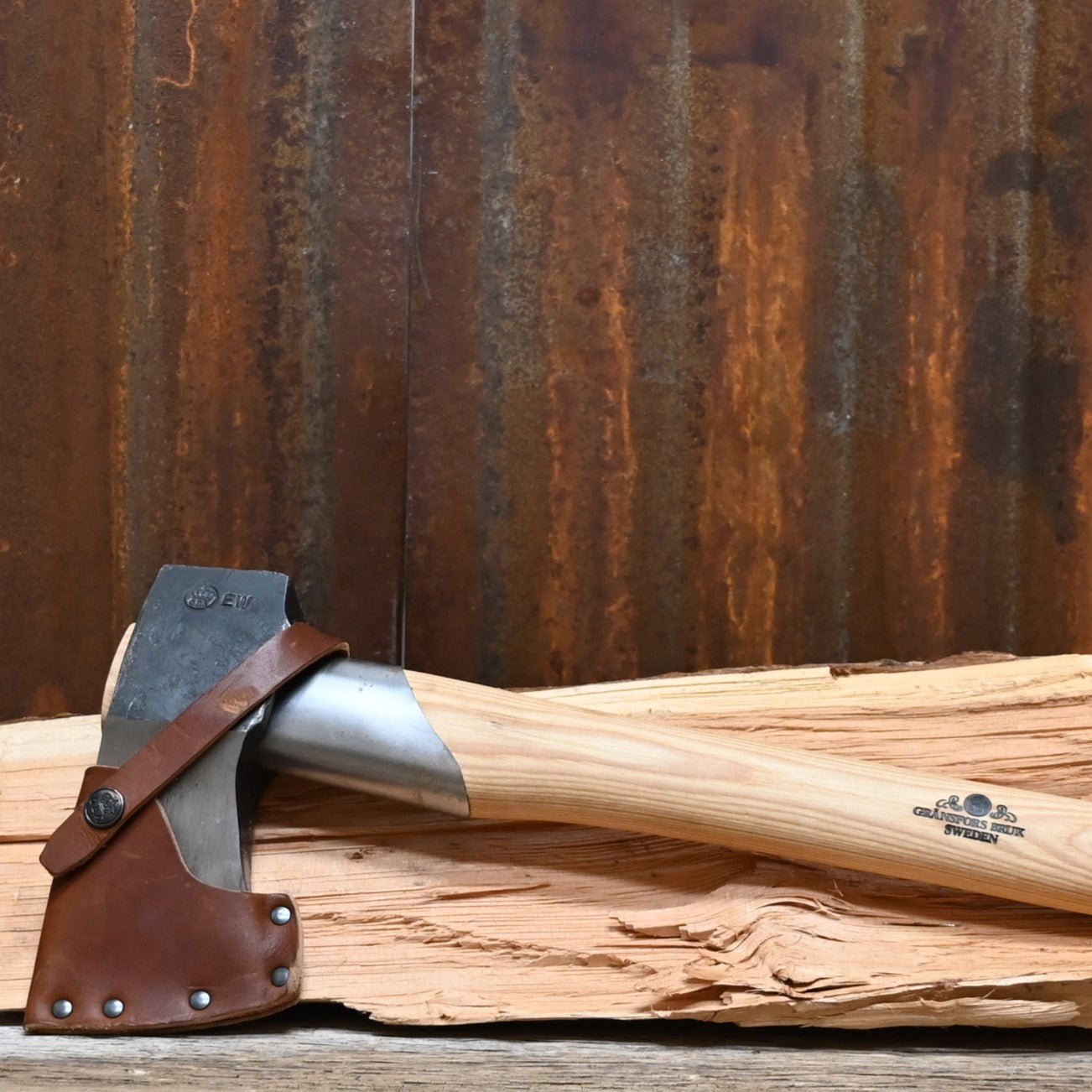 Gränsfors Bruk Long & Large Splitting Axe W/Collar Guard – Atomic 79