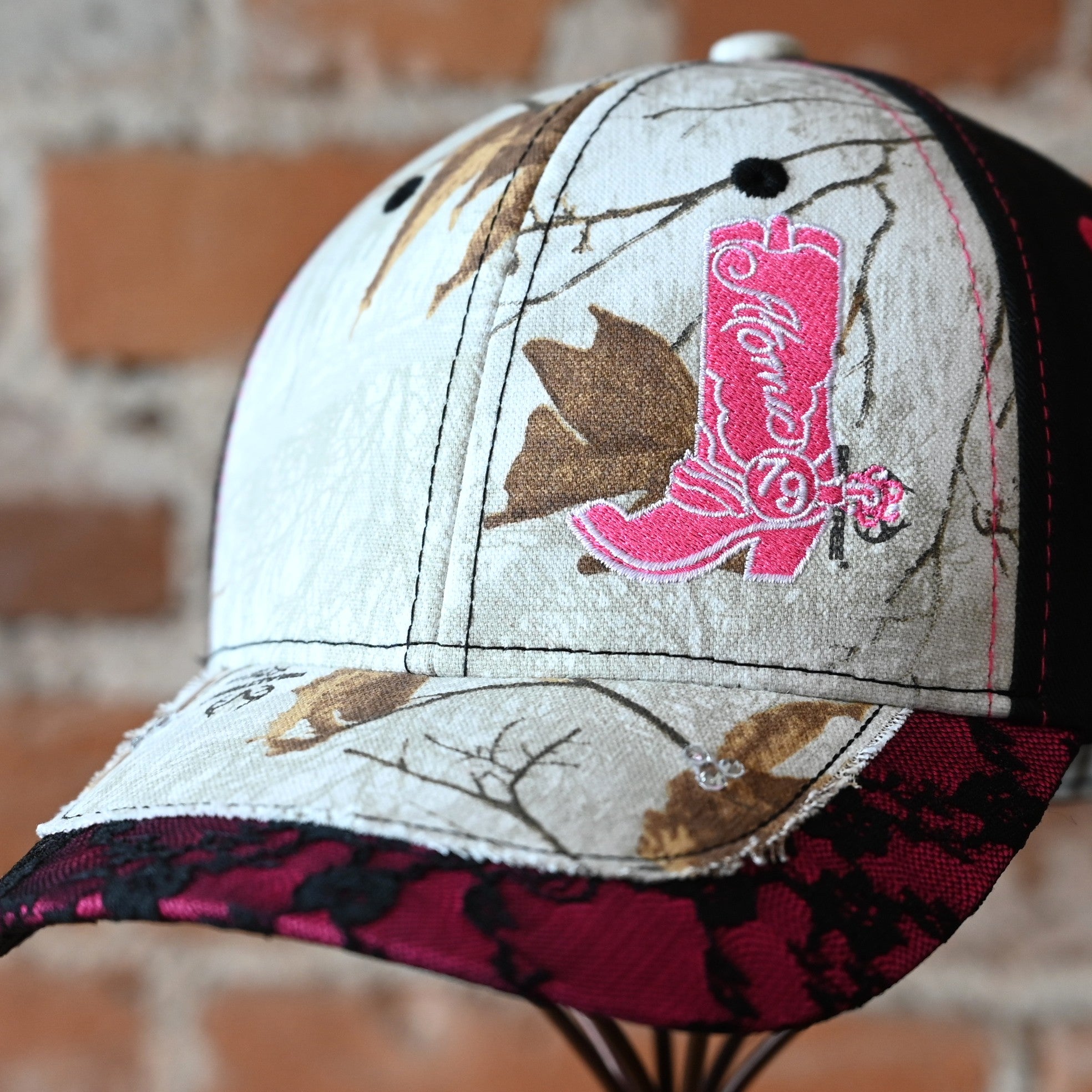 Atomic 79 ladies Realtree Snow Camo Black Soot Pink Lace hat