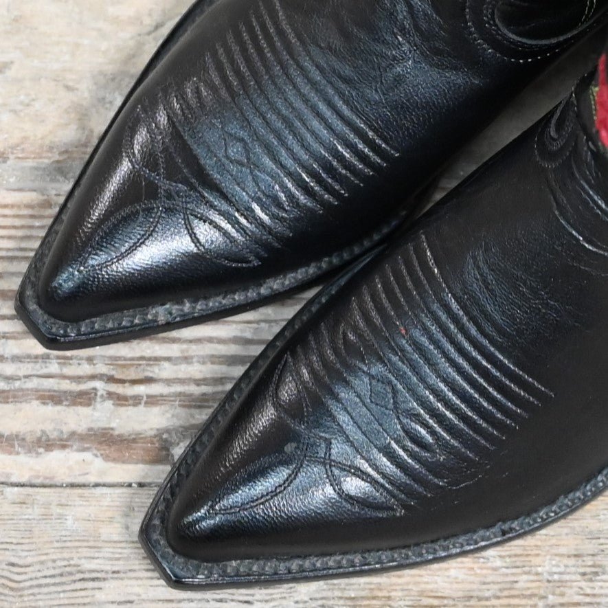 Ladies 11" Black Leather Boot W/Inlayed Roses view of toe