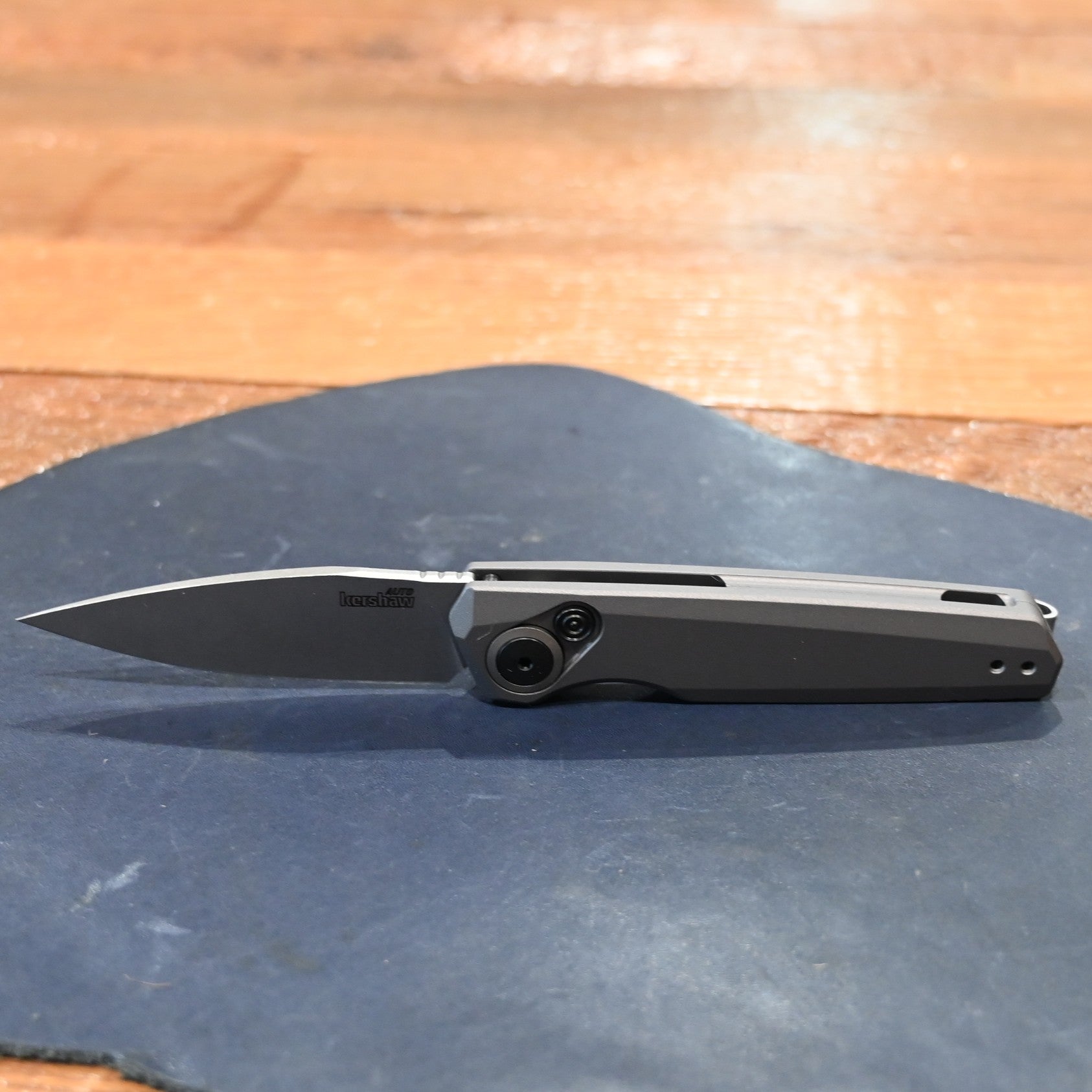 Kershaw Launch 18 automatic knife with gray aluminum handle and stonewashed blade