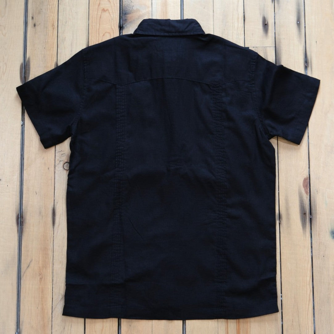 Sendero Caballero Guayabera in Black showing the intricate tonal embroidery and four-pocket design.