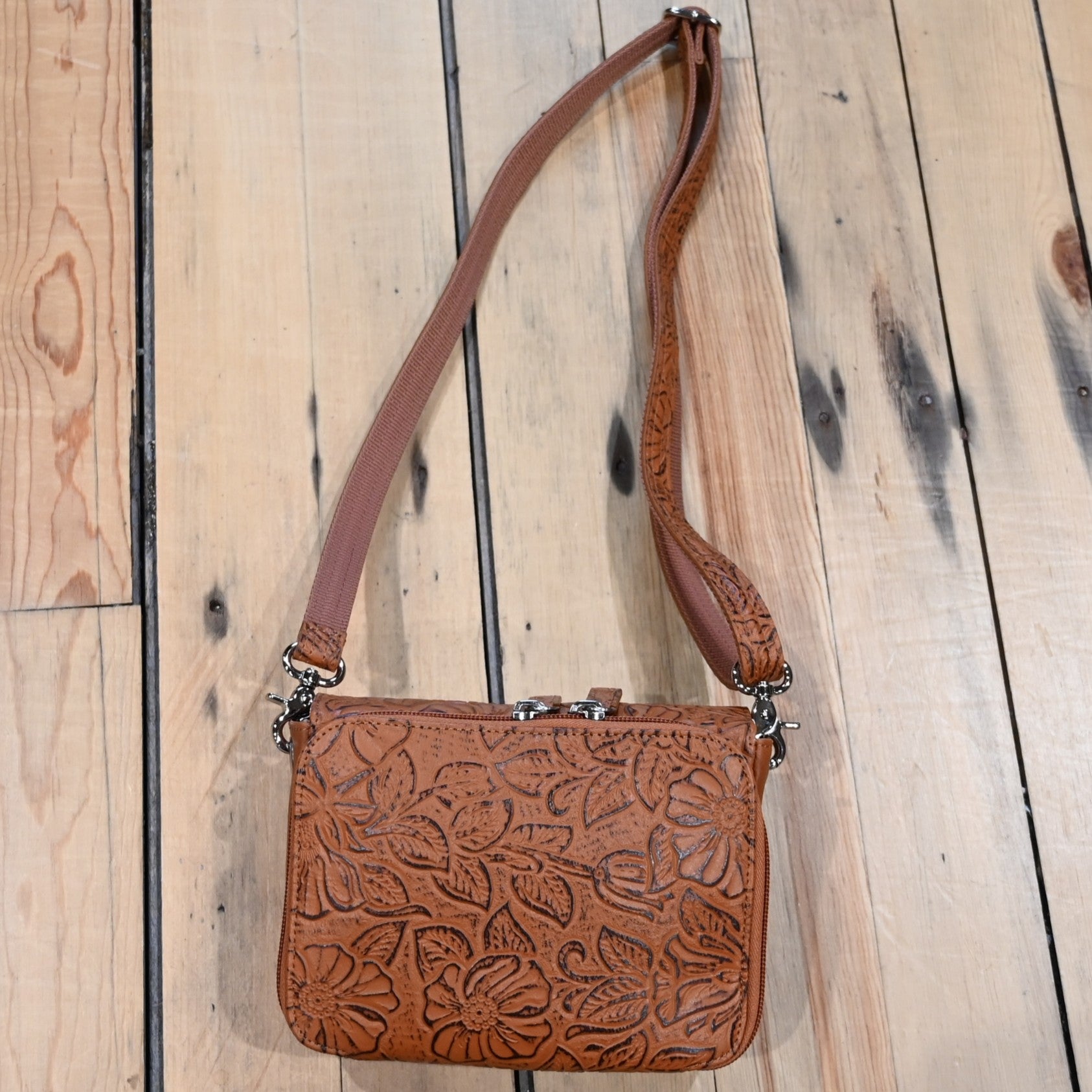 Gun Toten Mamas tan tooled cross-body organizer conceal carry purse
