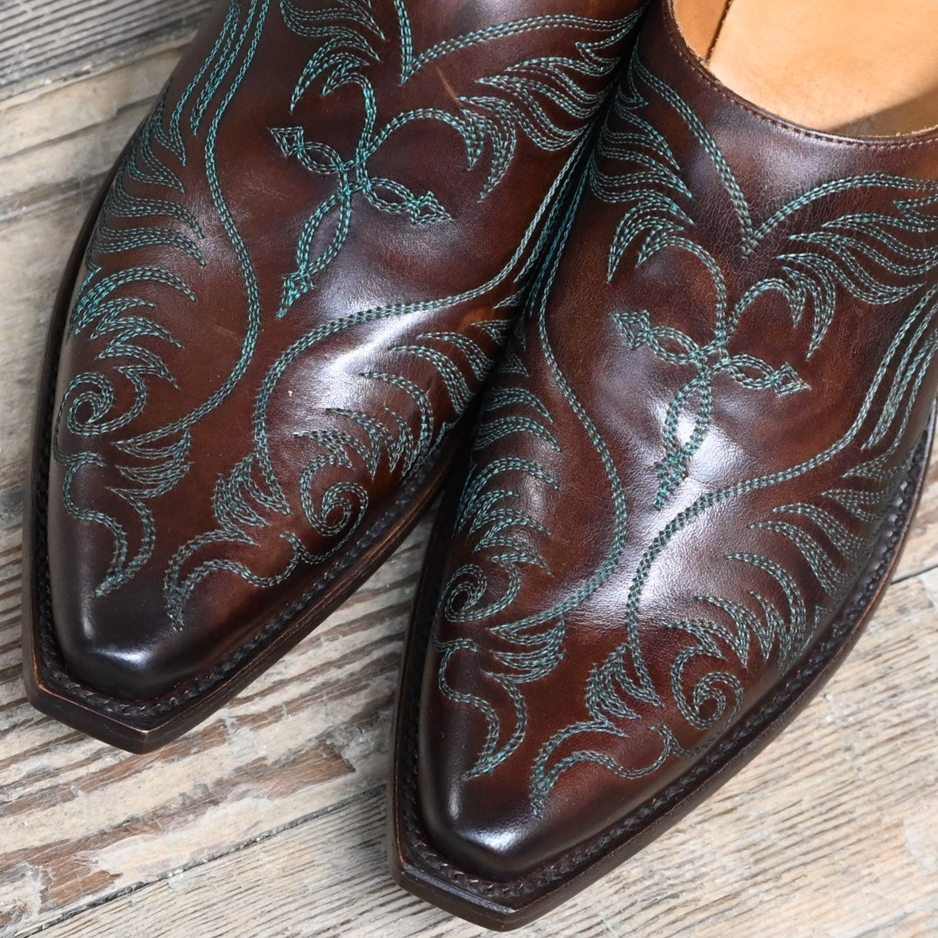 Lucchese ladies Western mule in burgundy leather with turquoise stitching and slide-on design