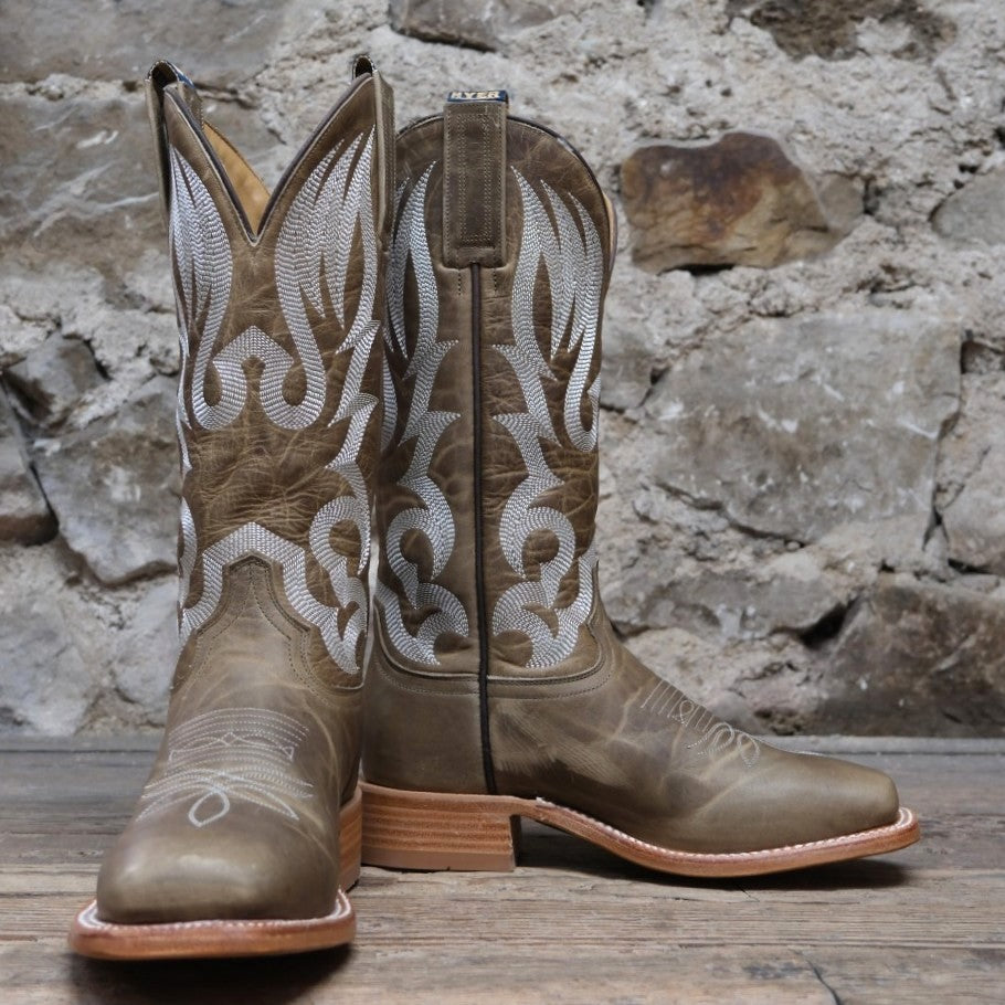 Hyer Boots Augusta in Tan with white stitching and broad square toe.