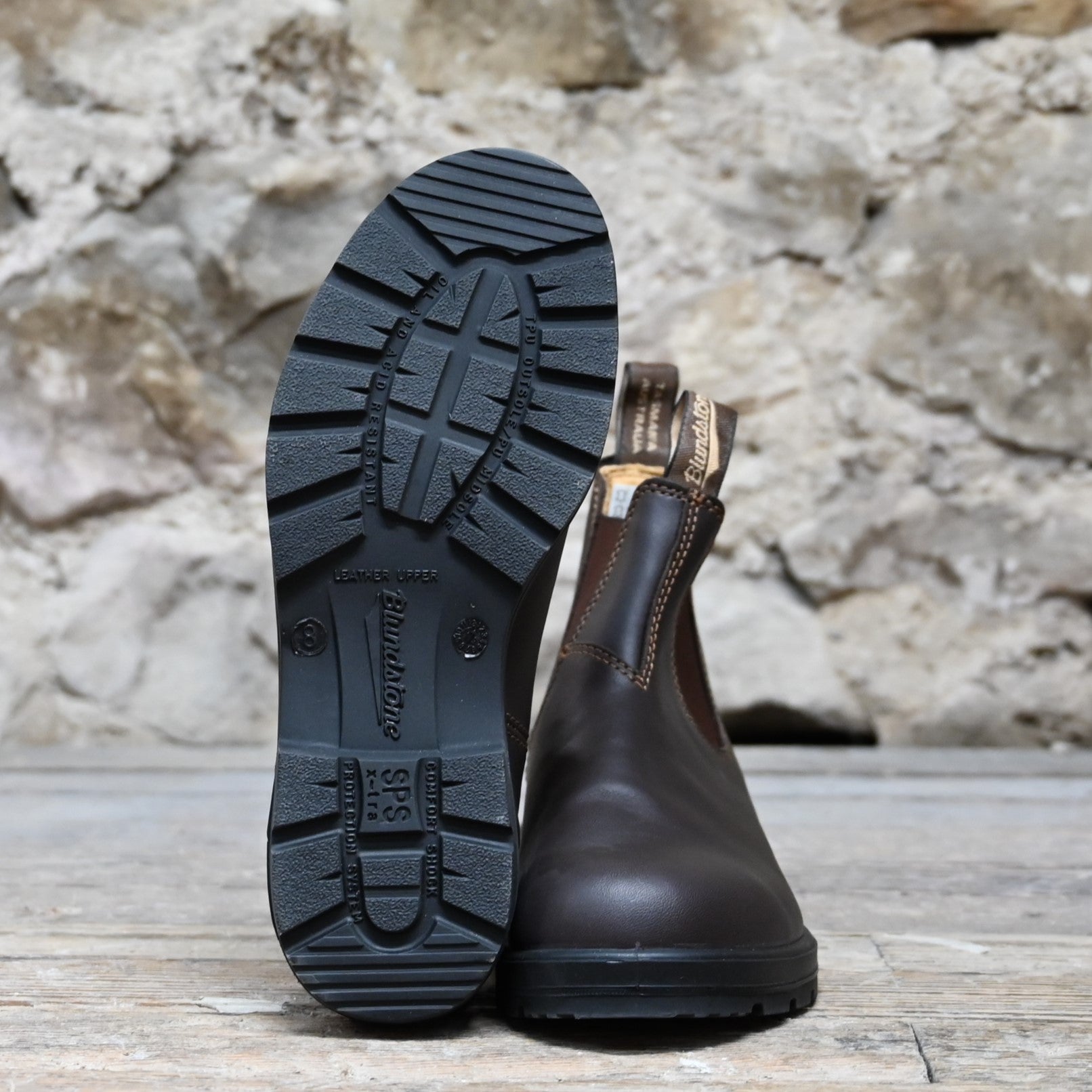 Blundstone Slip On Chelsea boot in walnut premium leather with elastic sides and pull tabs