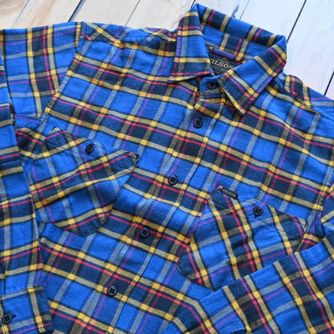 Filson Rangeland Flannel Shirt blue multicolor plaid, relaxed fit with chest pockets
