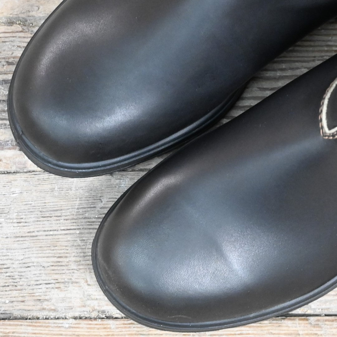 Blundstone Slip On Chelsea boot in stout brown leather with olive green elastic panels and pull tabs
