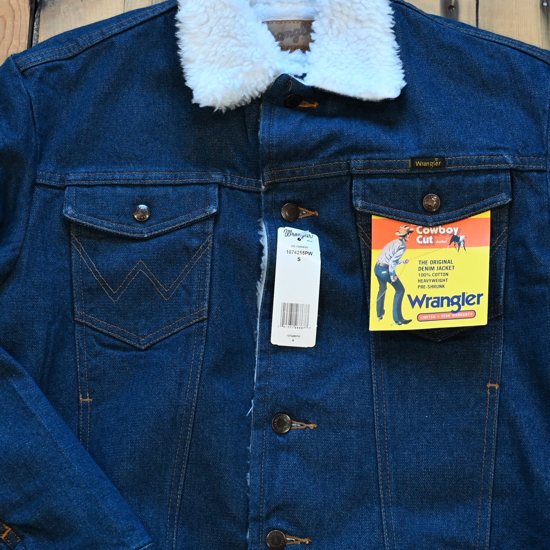 Men’s dark blue Wrangler Western sherpa-lined denim jacket with snap-flap pockets and spread collar