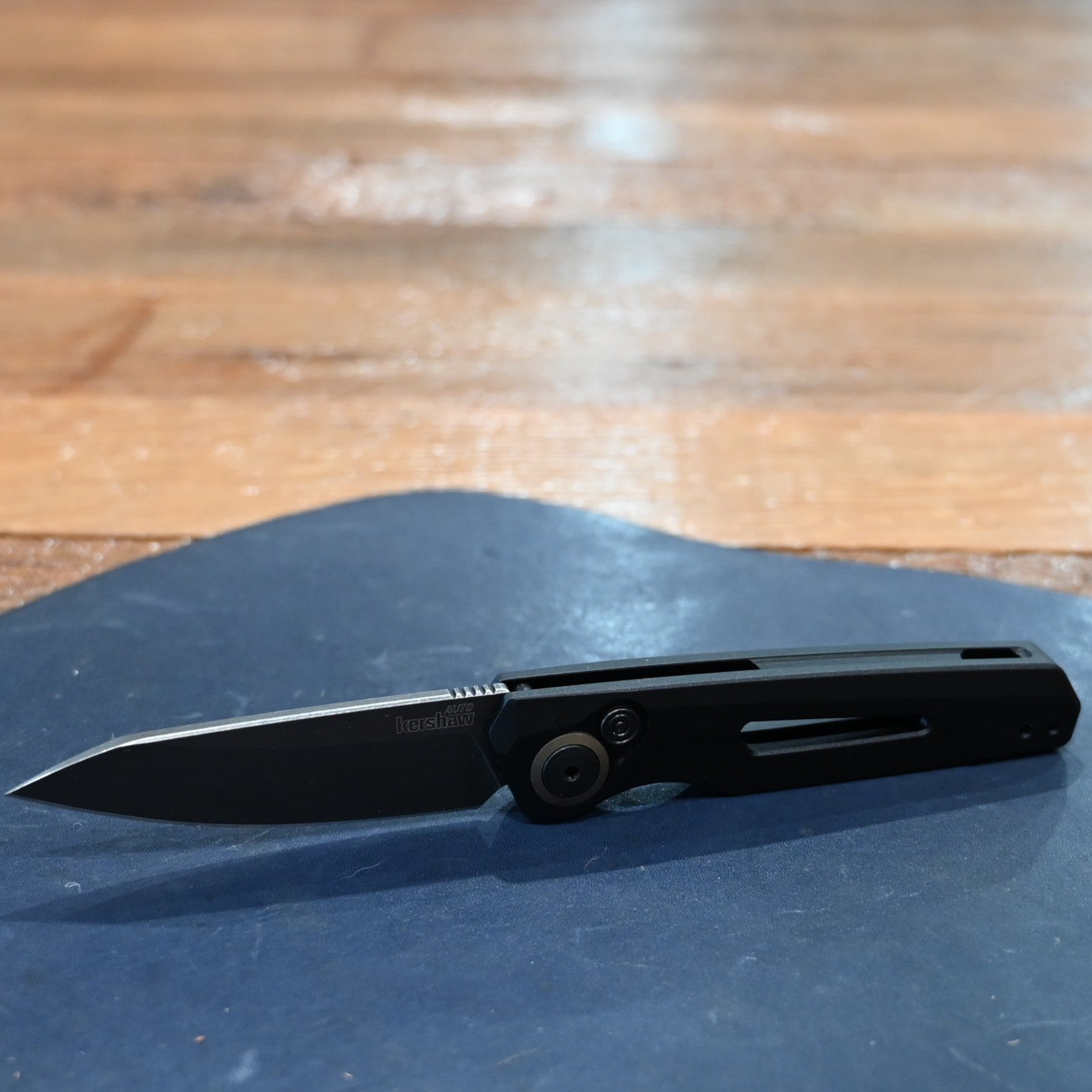 Kershaw Launch 11 automatic knife with black aluminum handle and stonewashed blade