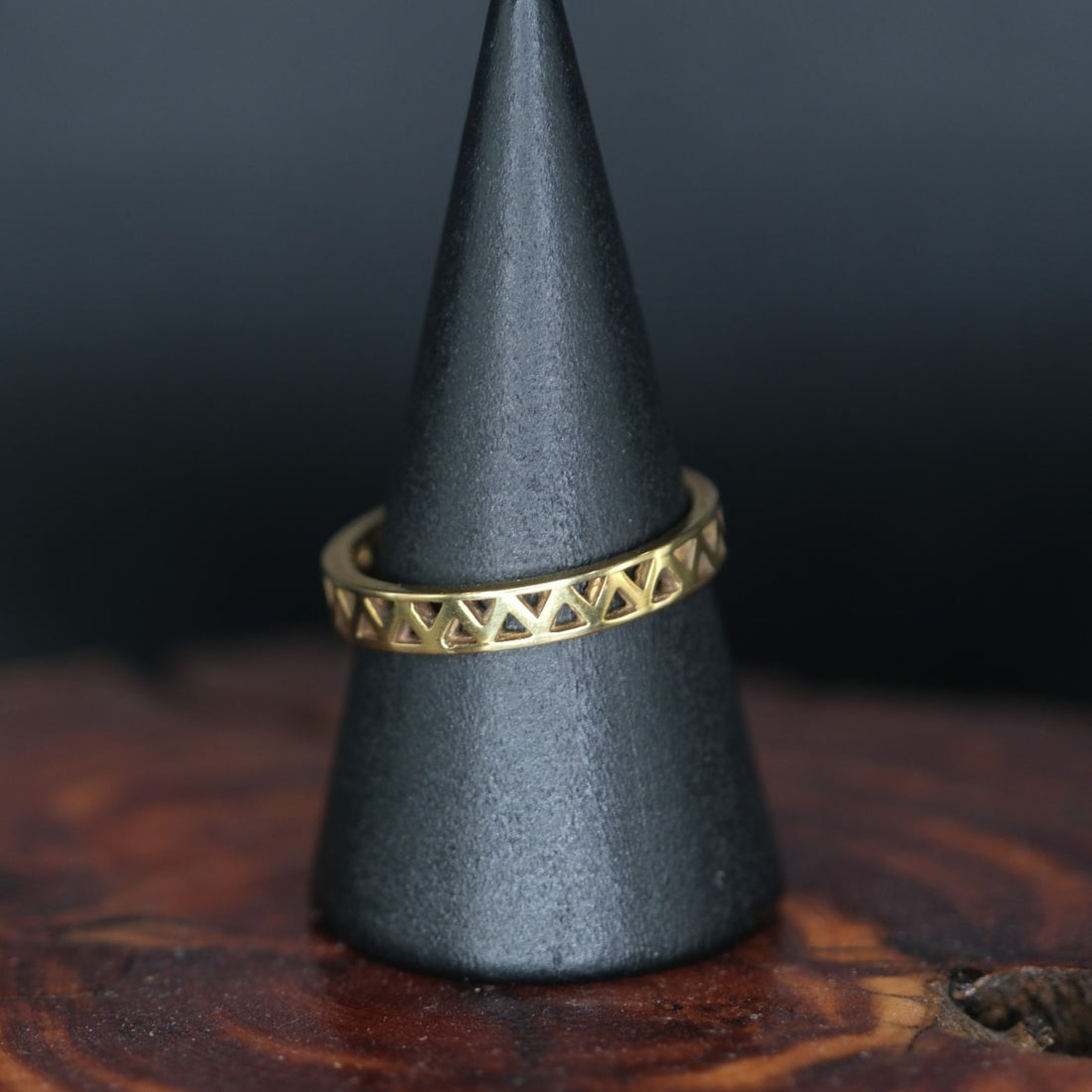 Ellie Thompson 18k Yellow Gold Zig-zag Ring - Size 8