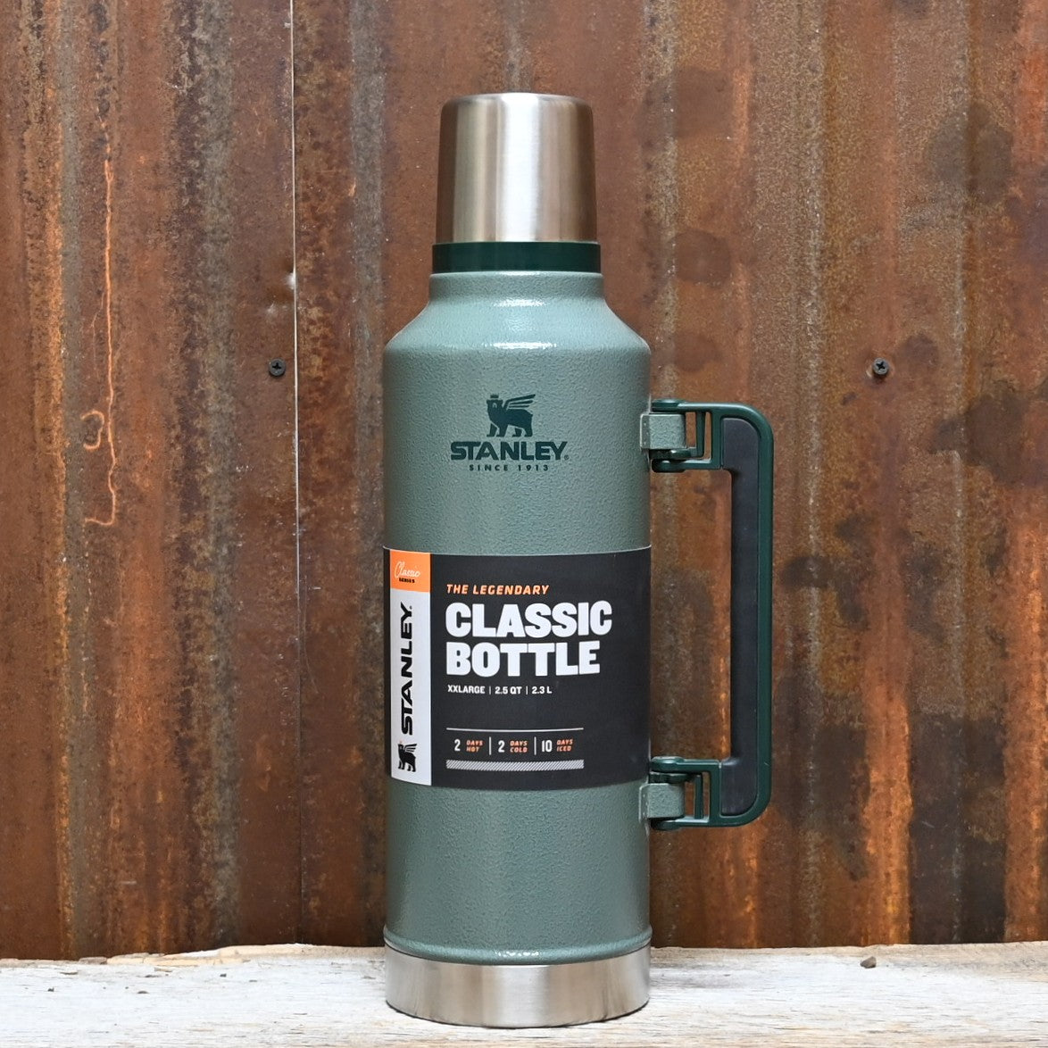 Stanley Legendary Classic Bottle 48 oz in Hammertone Green with twist-pour stopper and collapsible handle