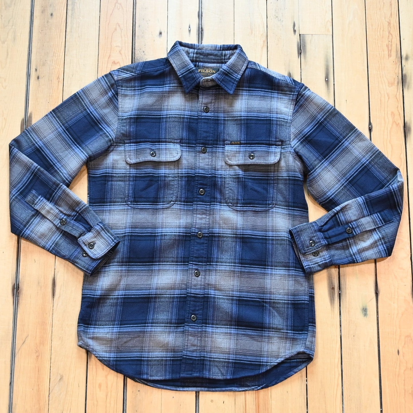 Filson – Vintage Flannel Work Shirt (Light Blue / Navy Plaid