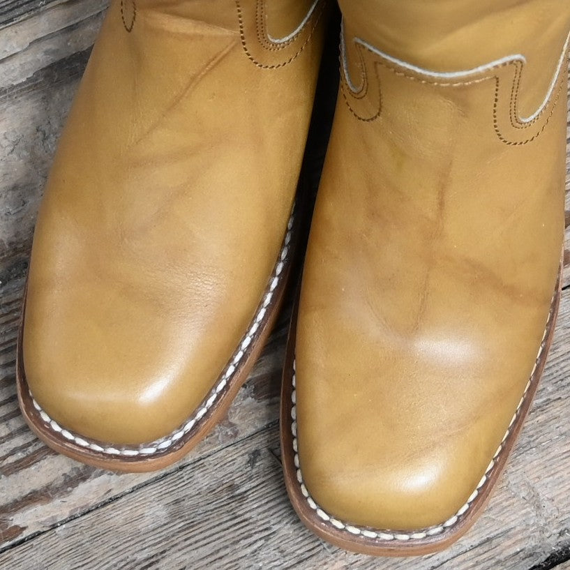 The Frye Company Ladies Campus 14L Montana Leather in Banana