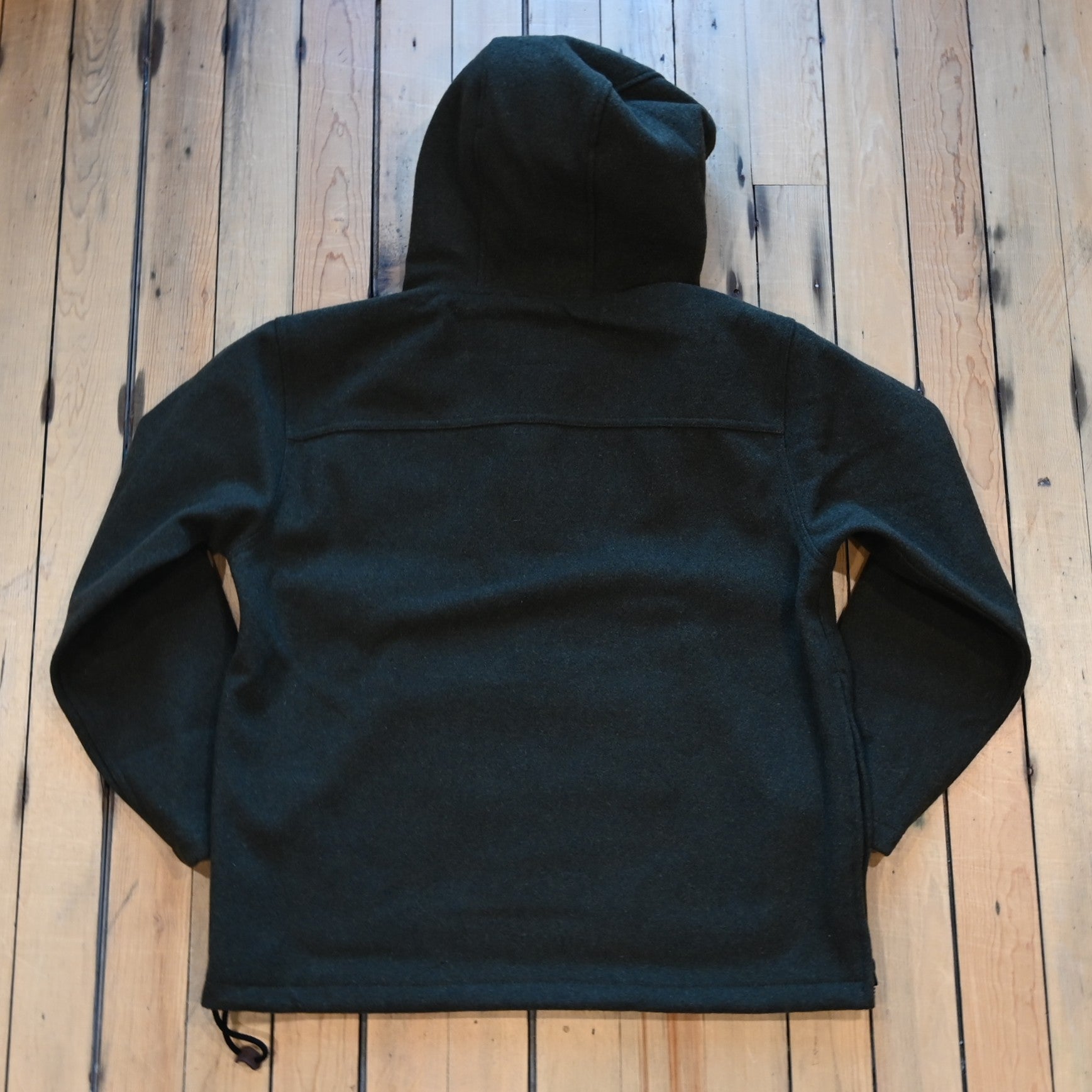 Filson Mackinaw Wool Anorak in forest green with hood and kangaroo pocket