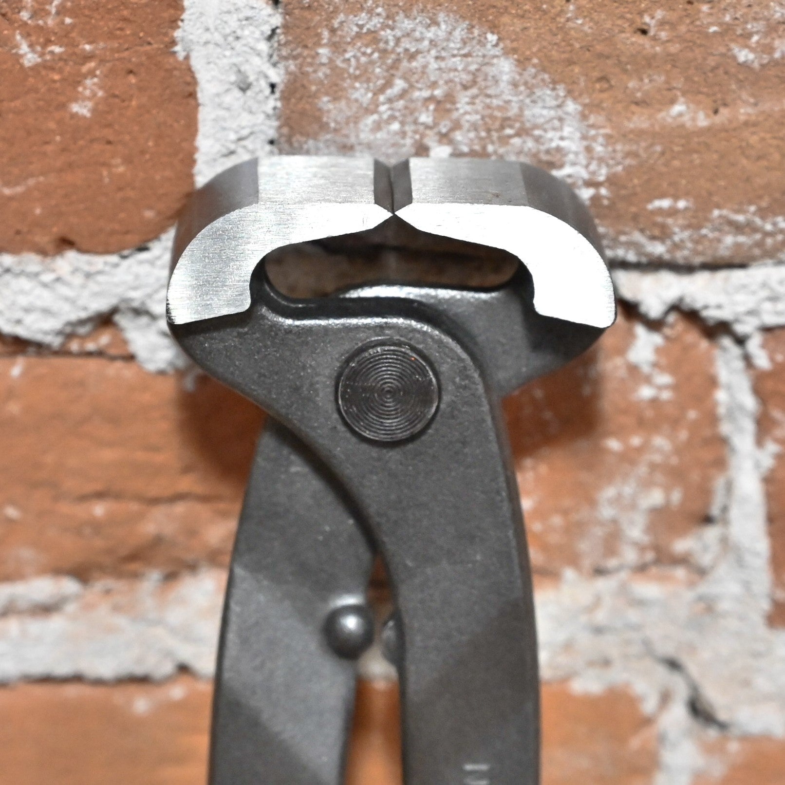 14" End Cutting Fab Construction Nipper close up view