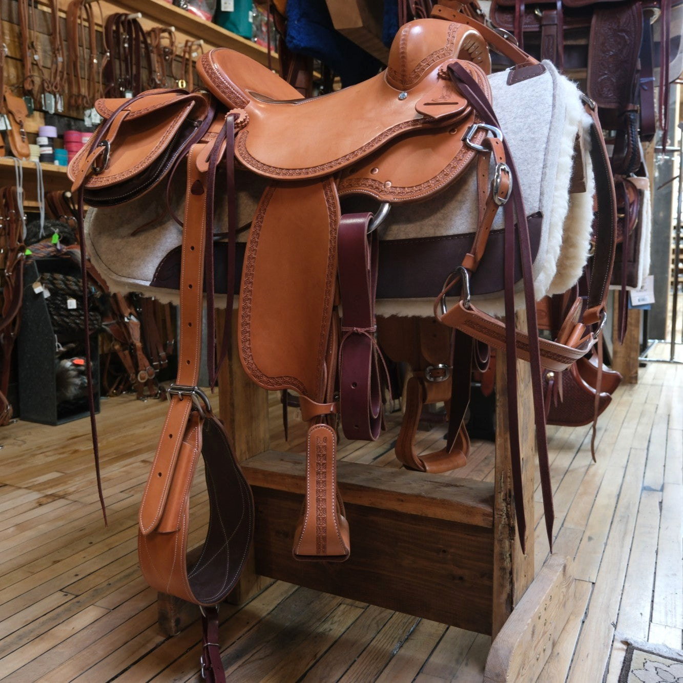 Deeter Custom Saddlery Lightweight Trail Saddle - 15"