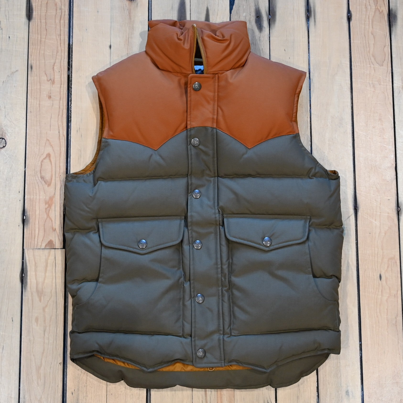 Schaefer Bozeman Down Vest (Cedar) – Atomic 79