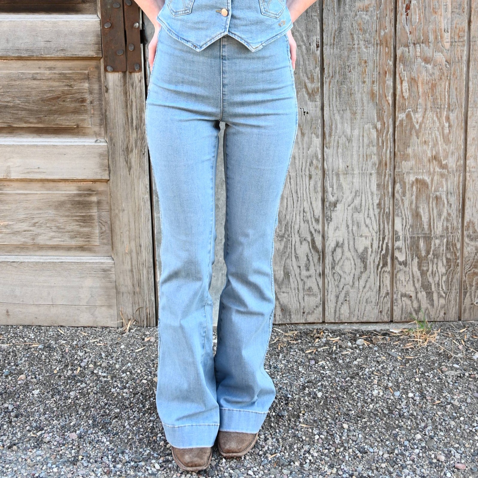 Wrangler x Lainey Wilson pull on flare festival jeans
