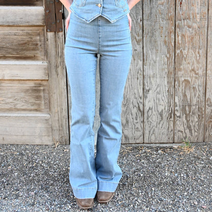 Wrangler x Lainey Wilson pull on flare festival jeans