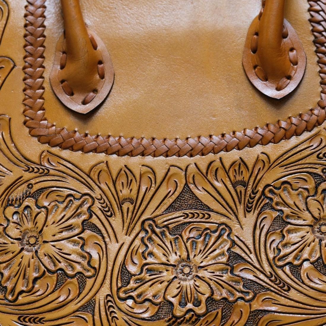 Que Chula Alexis honey tooled leather handbag with floral Western tooling