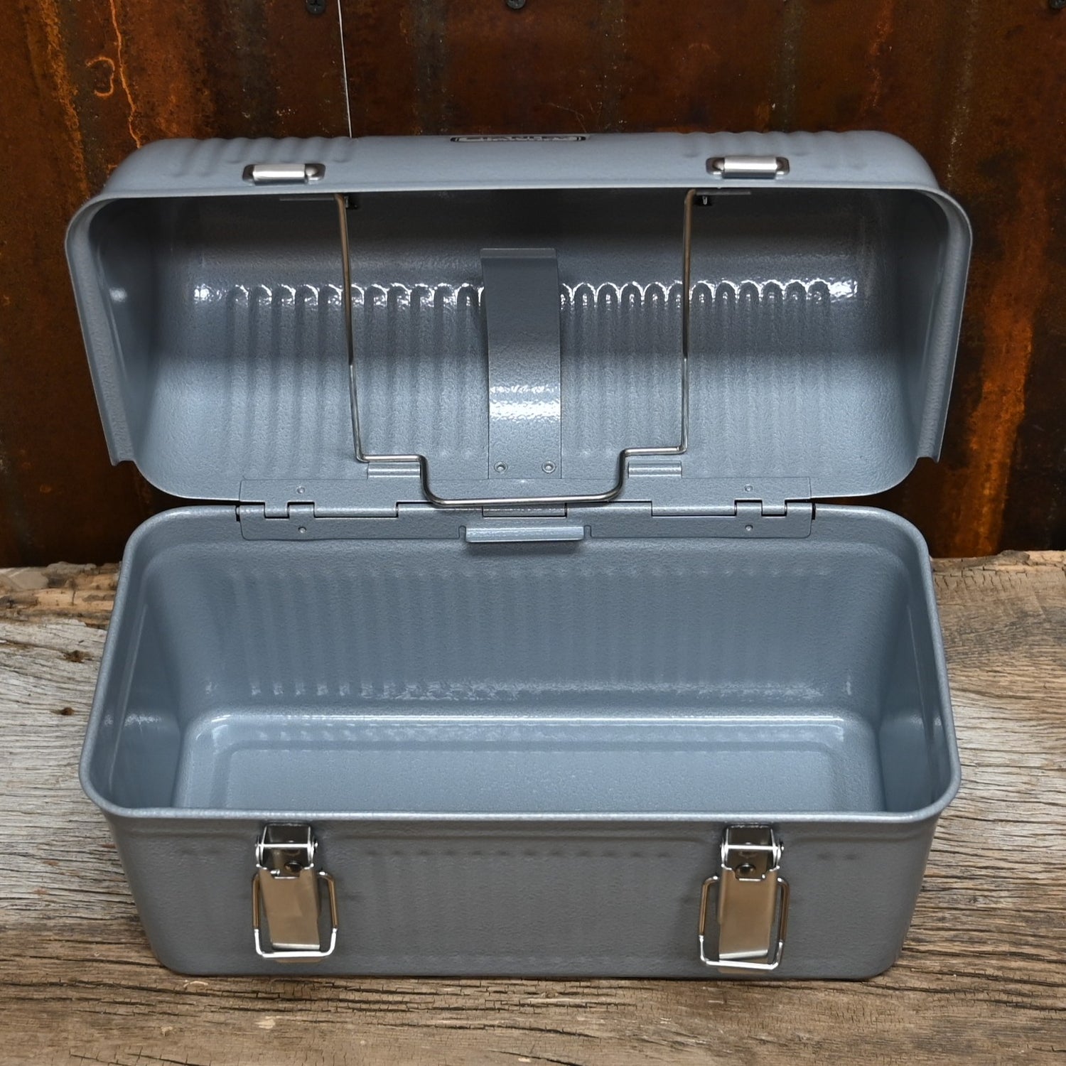 Stanley Classic 10 QT Lunch Box in Hammertone Silver with metal latches