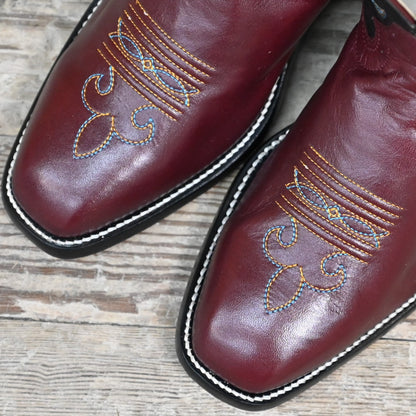 View of Atomic 79 exclusive Hondo Bronc Boot with black top, burgundy vamp, French square toe, and spur lip