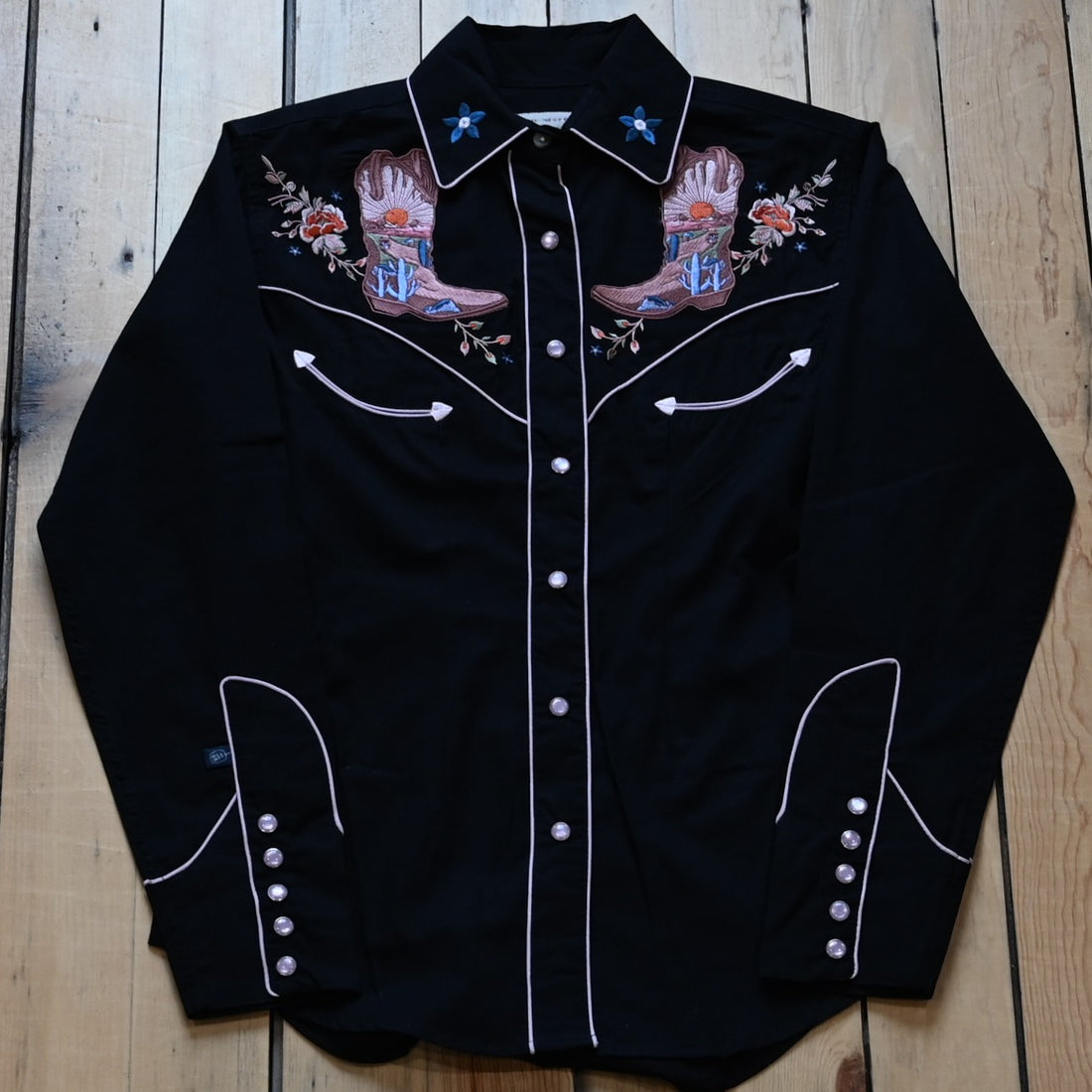 Rockmount ladies black Western shirt with vintage boots embroidery and snap buttons
