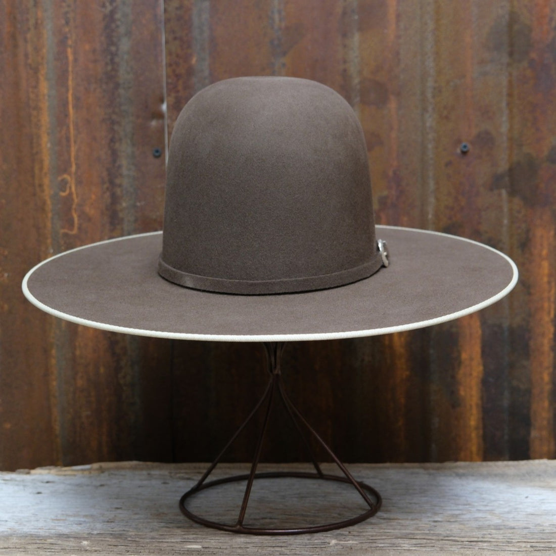 Serratelli 8X Liberty felt hat in Walnut with an open crown and 4" bound edge brim.