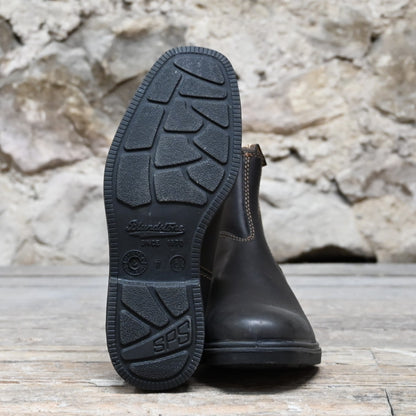 Blundstone Slip On dress Chelsea boot in stout brown leather with chisel toe and elastic sides