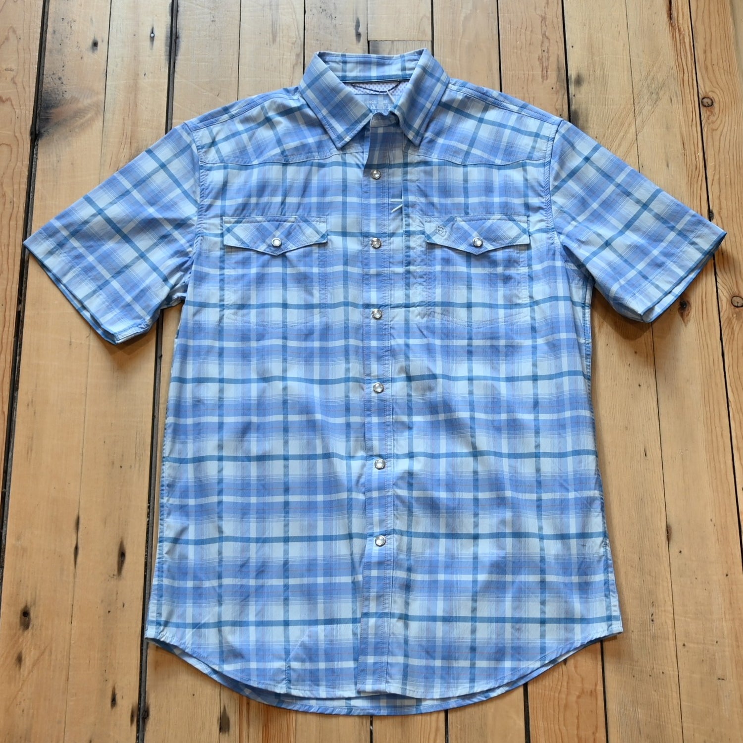 View of Short sleeve RangeTek Western snap shirt in soft blue with mesh back vent and snap pockets