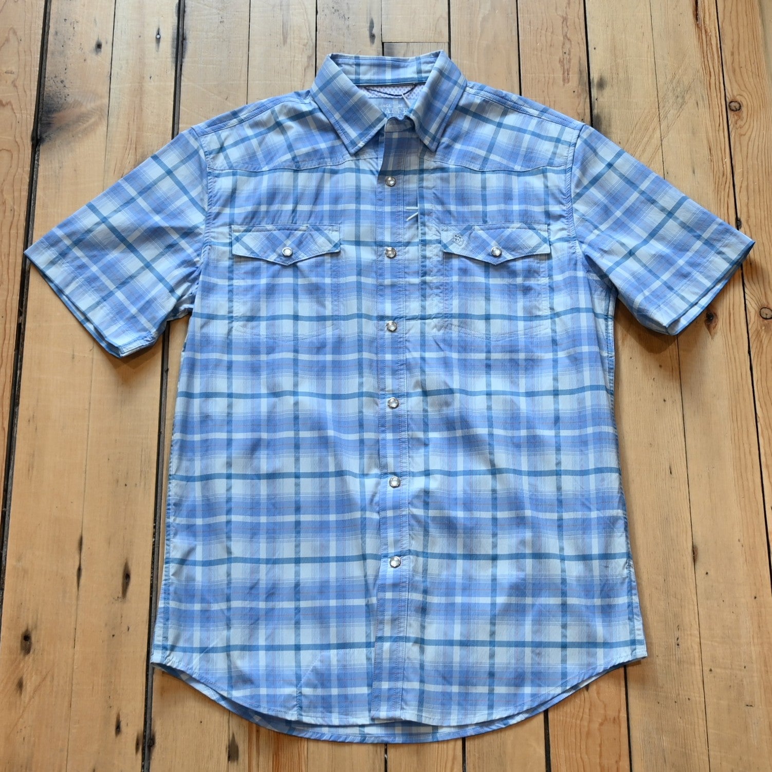 View of Short sleeve RangeTek Western snap shirt in soft blue with mesh back vent and snap pockets