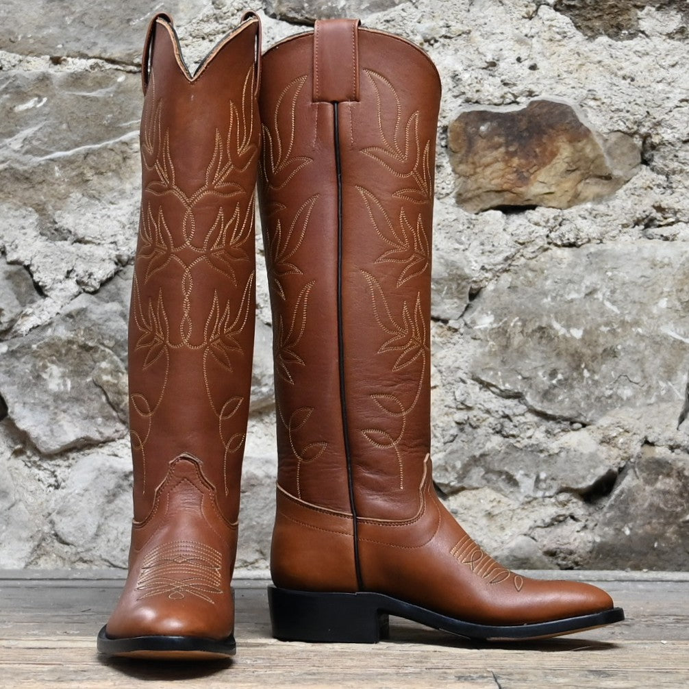 View of Front and Side of Olathe 17" Brown Mule Leather with Black and Yellow Toe Bug.