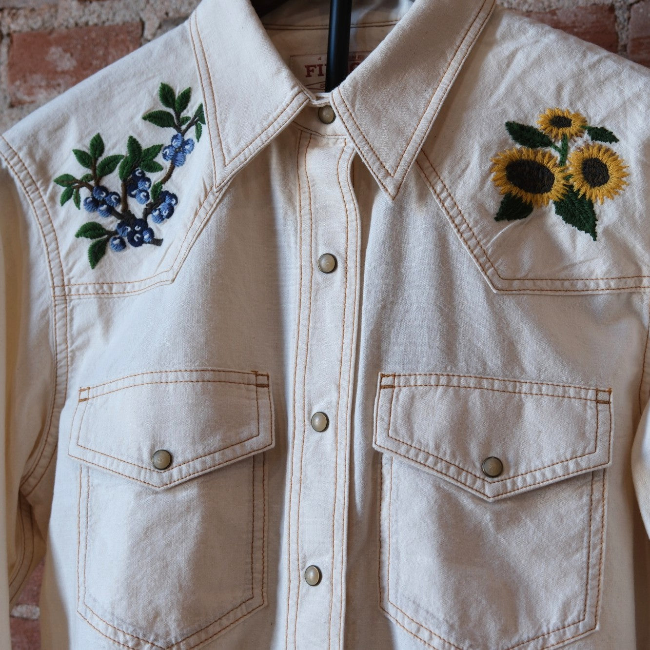 Filson Ladies Embroidered Western Shirt in Natural Seed.