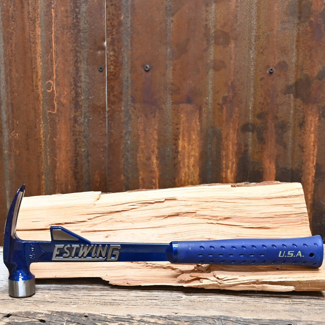 Estwing 24 oz Hammertooth hammer with milled face and forged steel design