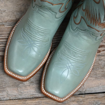 View of Hyer LEAWOOD 13&quot; boots showcasing Robin&