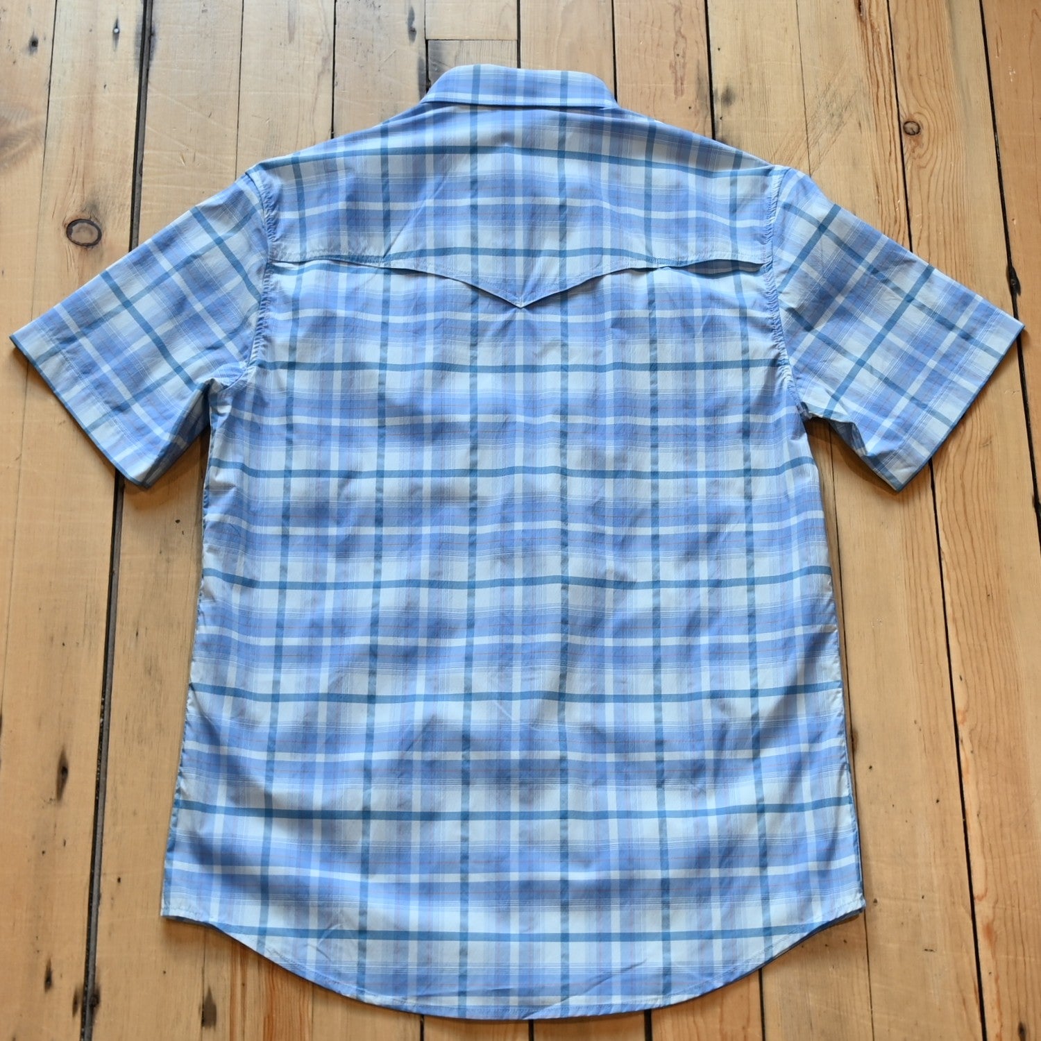 View of Short sleeve RangeTek Western snap shirt in soft blue with mesh back vent and snap pockets