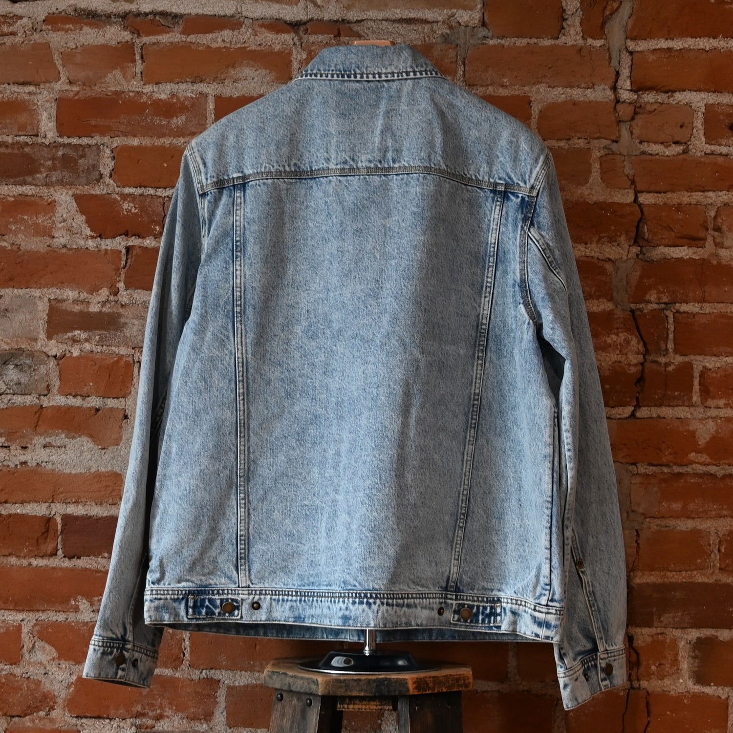 Howler Bros Denim Depot Jacket Lauper light wash, chest flap pockets and relaxed cut