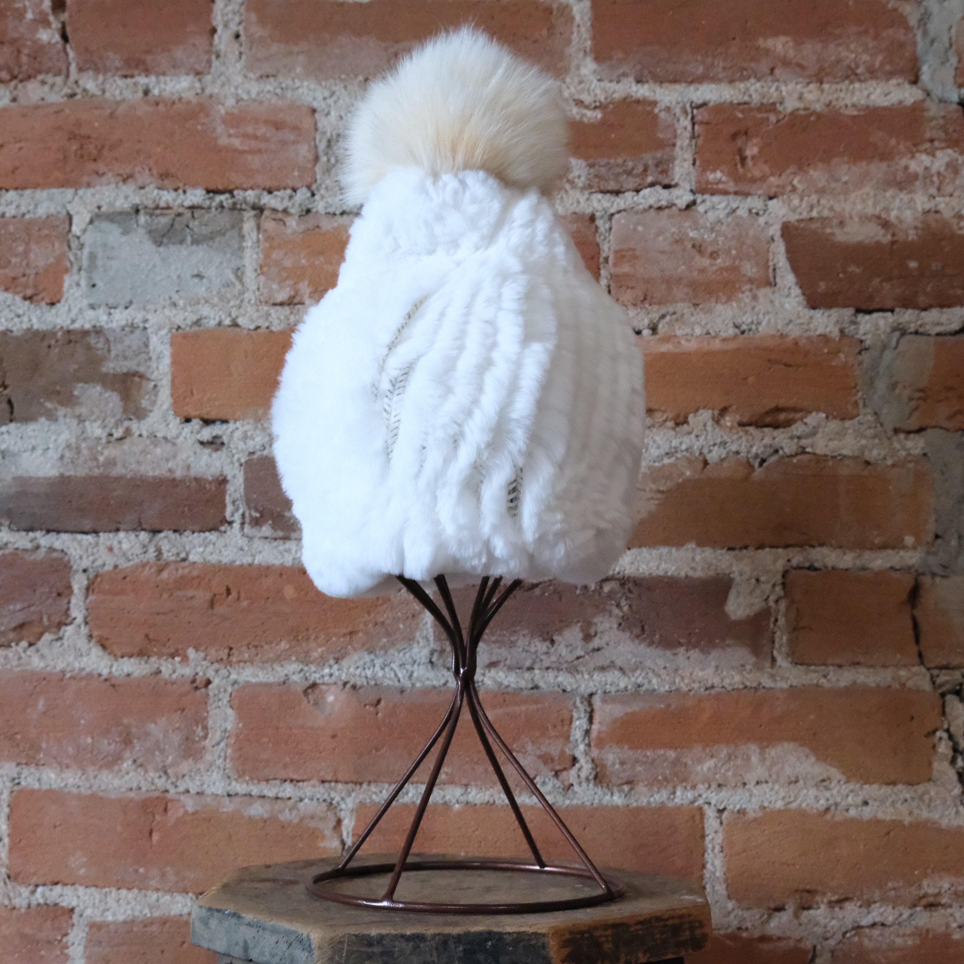 Morris Kaye white knitted rabbit fur hat with pom detail