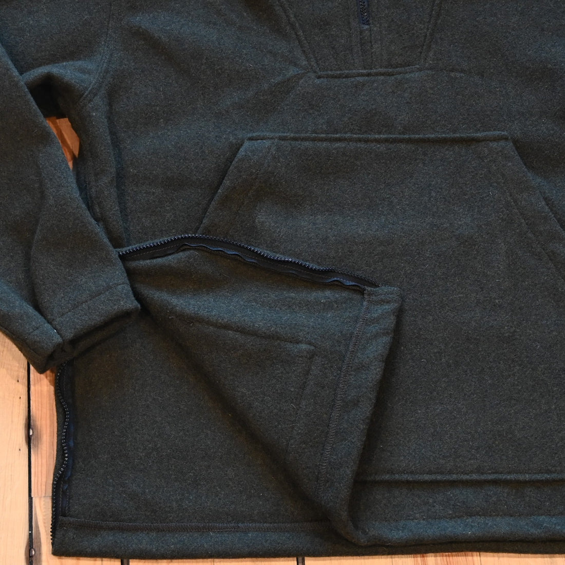 Filson Mackinaw Wool Anorak in forest green with hood and kangaroo pocket