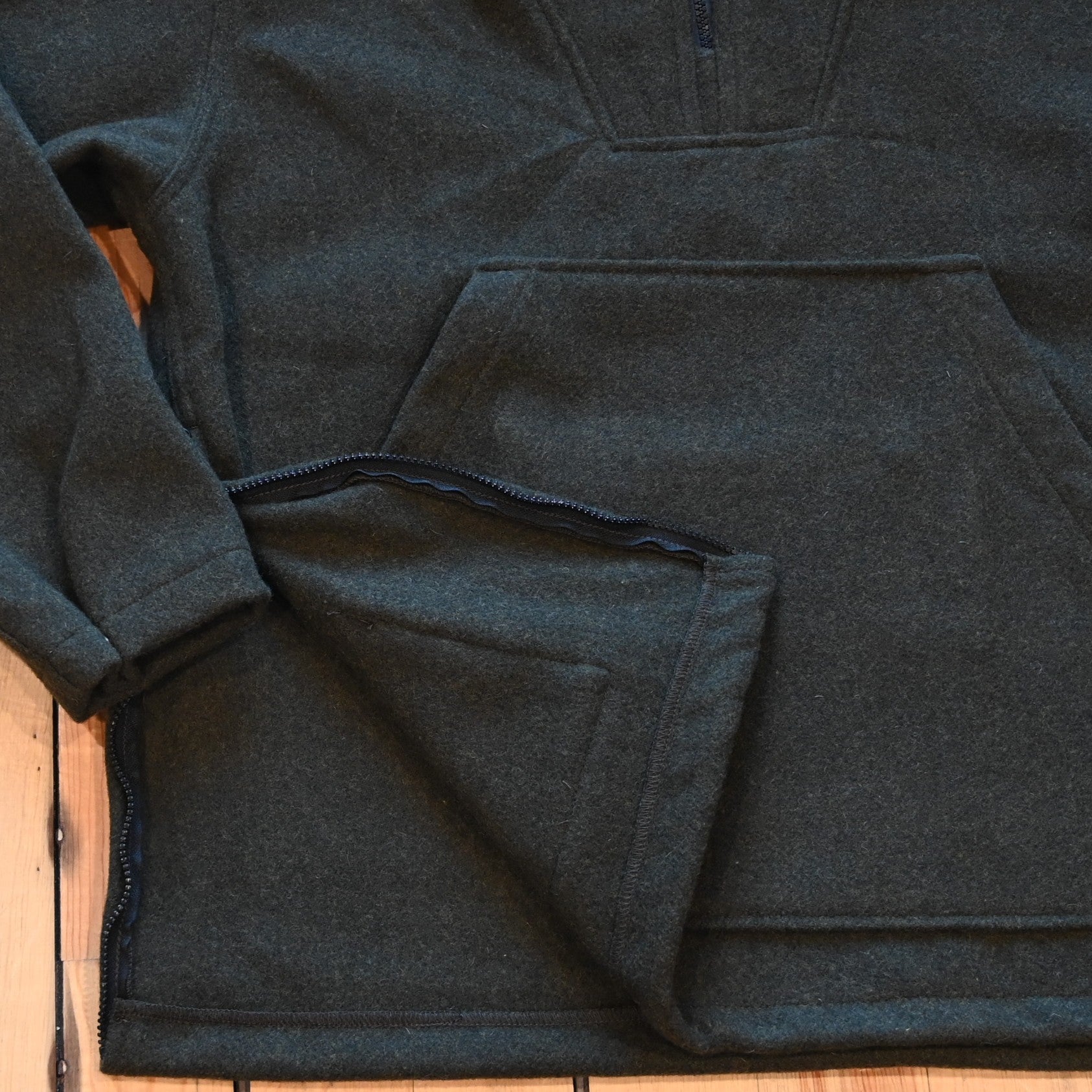 Filson Mackinaw Wool Anorak in forest green with hood and kangaroo pocket