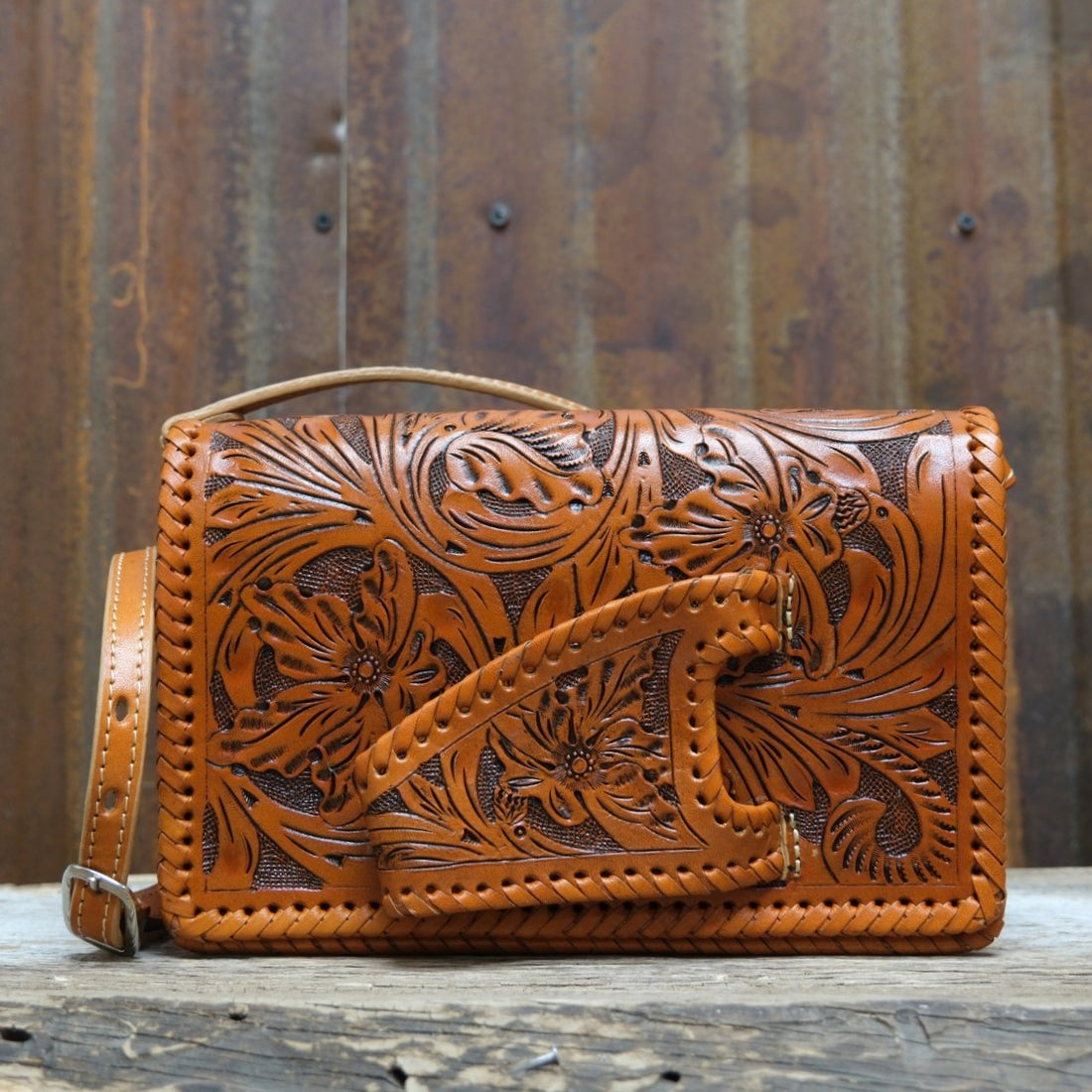 Que Chula El Guante honey tooled leather purse with glove style hand strap