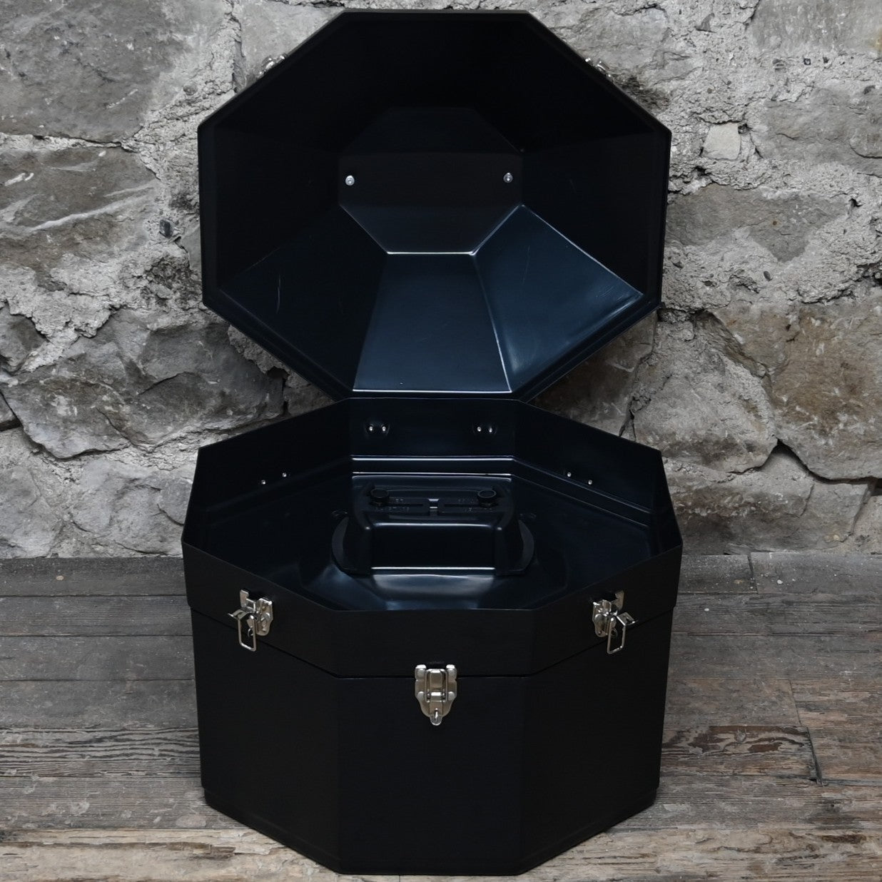 Hammer Plastics black double Western hat carrier with handle and secure latches