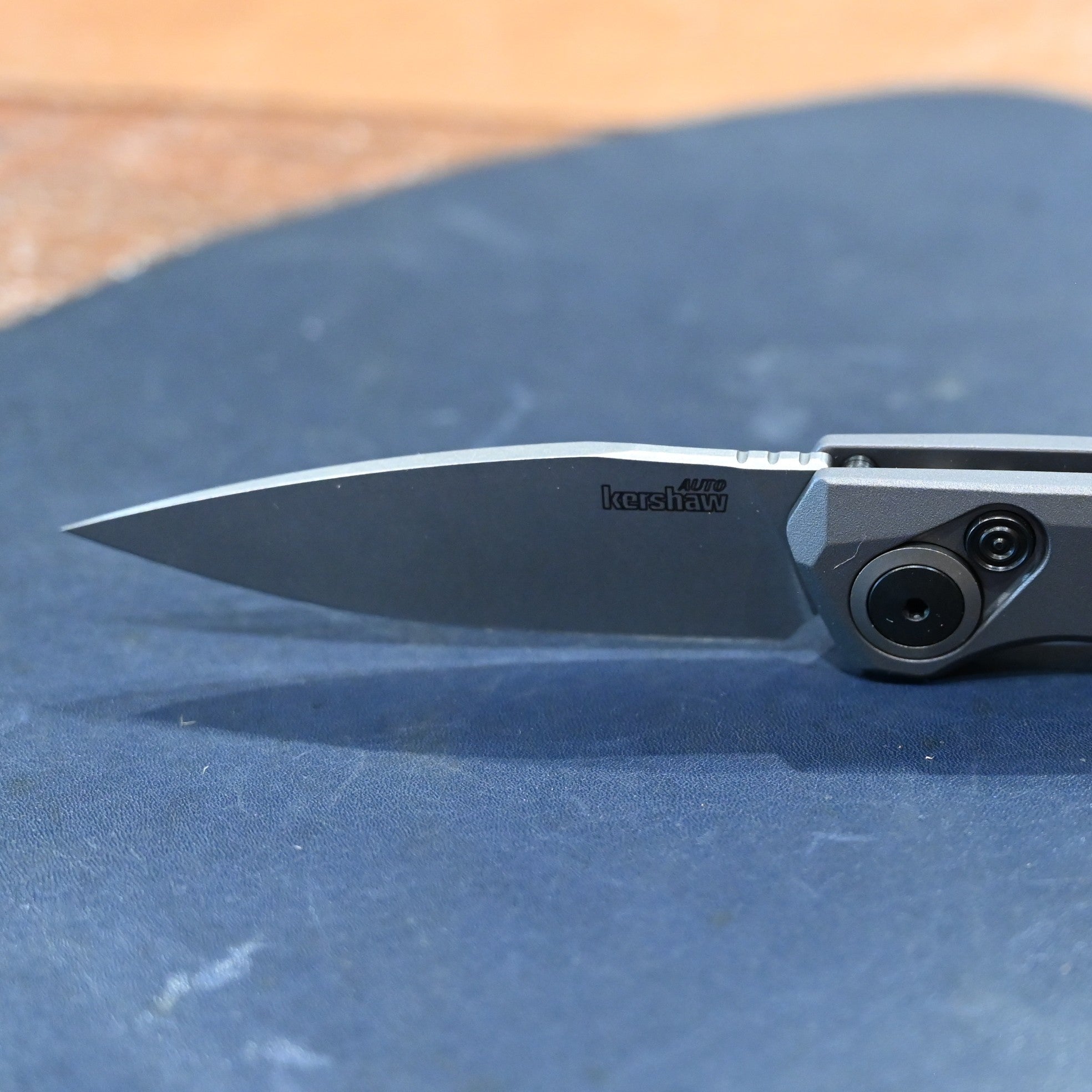 Kershaw Launch 18 automatic knife with gray aluminum handle and stonewashed blade