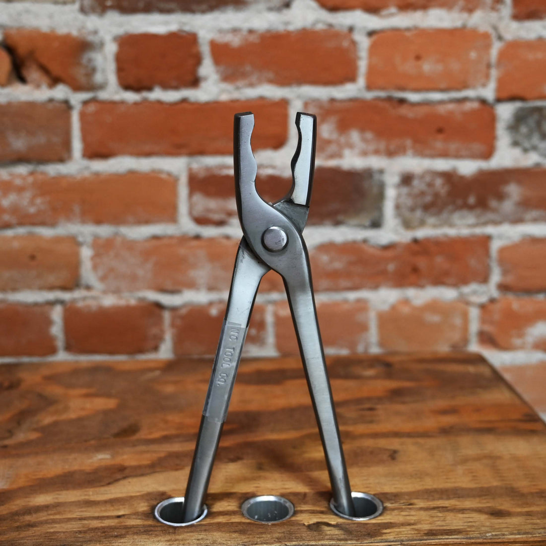 NC 1/2 V Bit Bolt Tong view of tongs