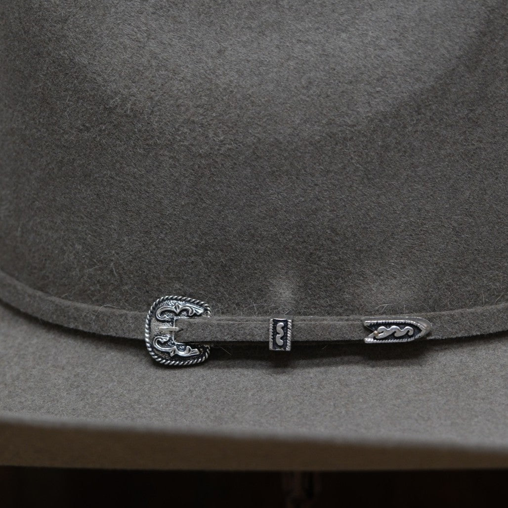 Serratelli 6X Latigo Brick Shovel in Dirt